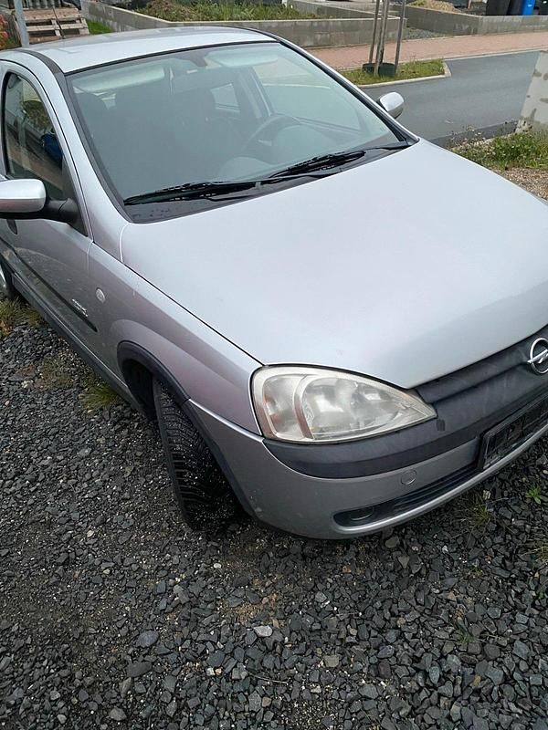 Silber Gebraucht 2001 Opel Corsa Kleinwagen | 700 € (Superpreis) - Bild 1/4