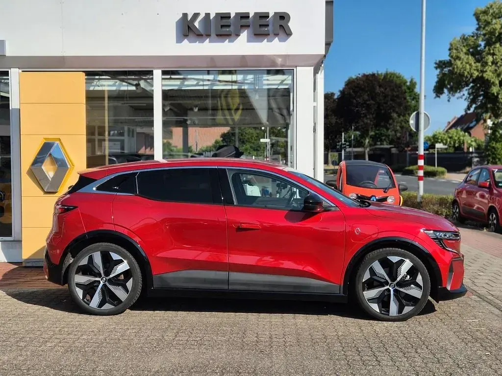 Gebraucht Renault Megane E-Tech Techno 160 kW (218 PS) 2022 Dezirrot Limousine