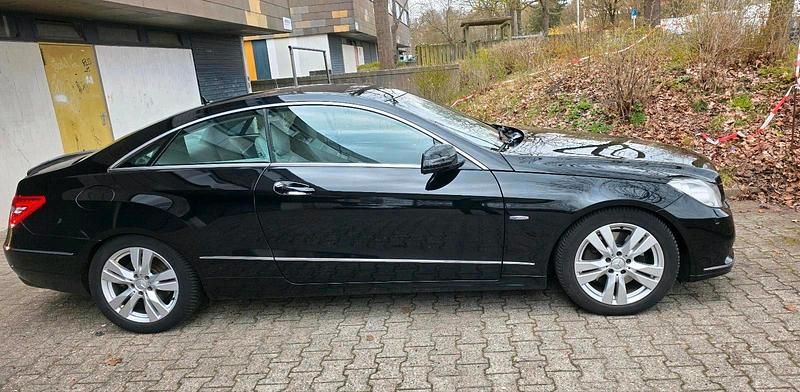 Second-hand Mercedes E250 204 CP (150 kW) 2010 Negru Coupe
