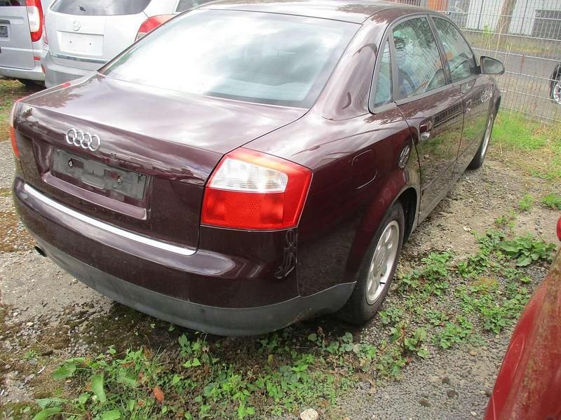 Gebraucht Audi A4 102 PS (75 kW) 2005 Rot Limousine
