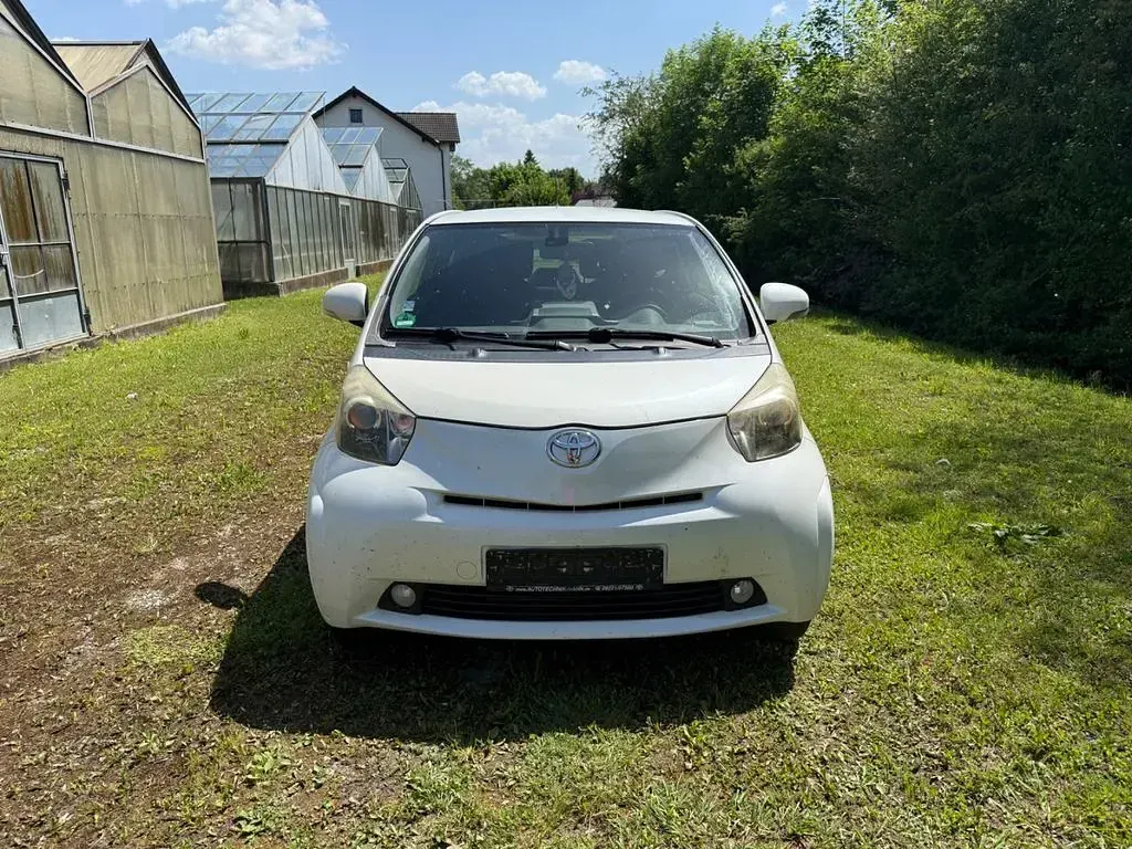 Gebraucht Toyota iQ 68 PS (50 kW) 2009 Weiß Kleinwagen