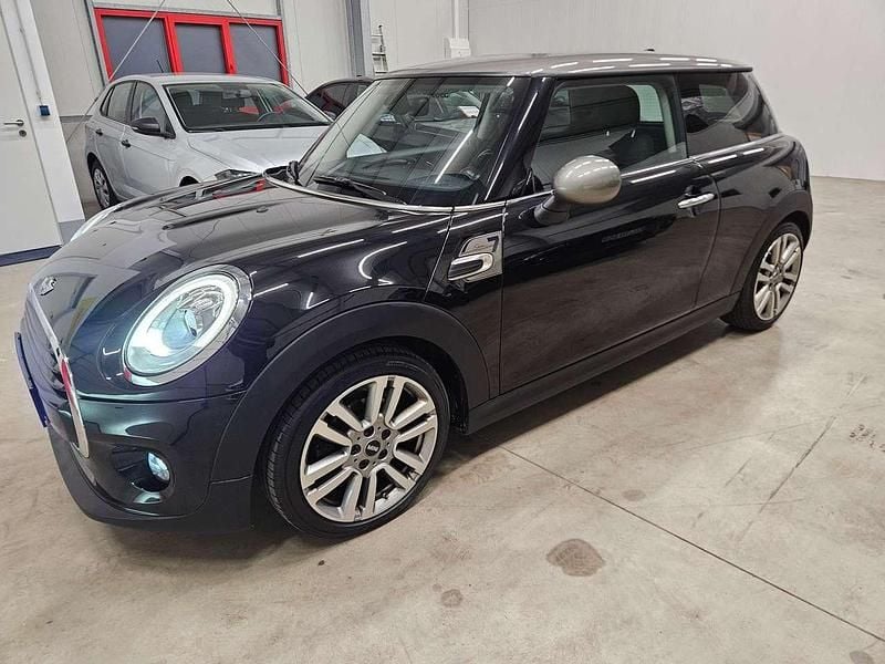Gebraucht Mini Cooper 136 PS (100 kW) 2016 Midnight black metallic Kleinwagen