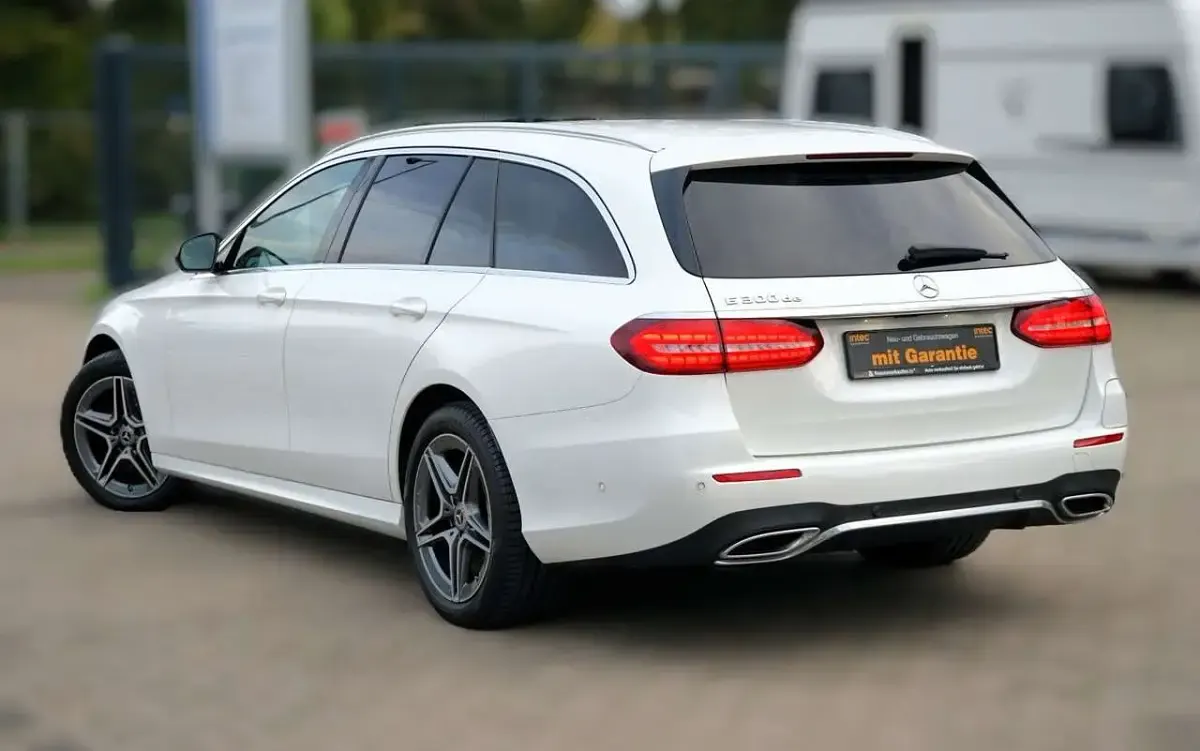 Gebraucht Mercedes E300 AMG line 194 PS (142 kW) 2022 Weiß Limousine