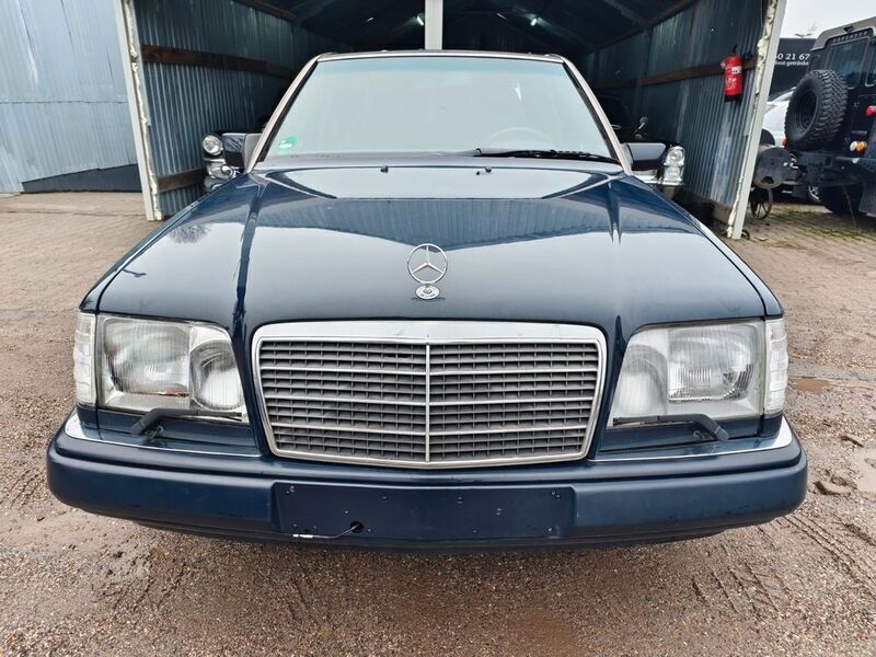 Gebraucht Mercedes E280 193 PS (141 kW) 1993 Blau Limousine