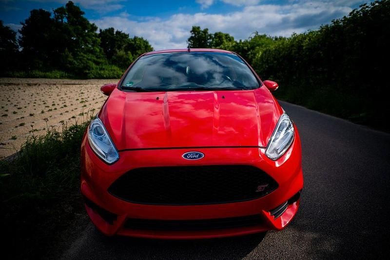 Gebraucht Ford Fiesta ST 182 PS (133 kW) 2016 Rot Kleinwagen