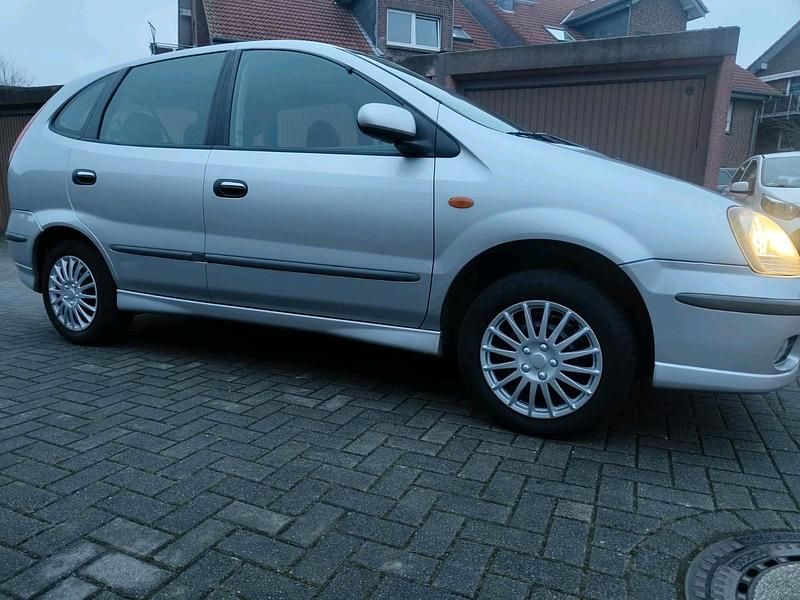 Gebraucht Nissan Almera Tino 116 PS (85 kW) 2004 Grau Van / Kleinbus