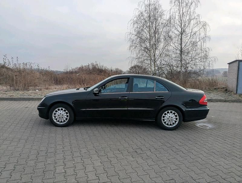 Gebraucht Mercedes E280 190 PS (139 kW) 2007 Schwarz Limousine