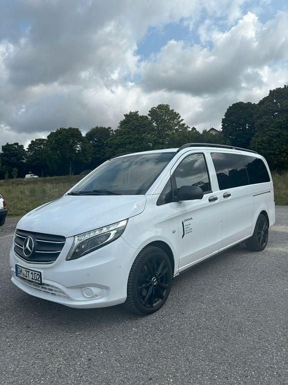 Weiß Gebraucht 2022 Mercedes Vito Edition 1 Van / Kleinbus | 39.200 € - Bild 1/4