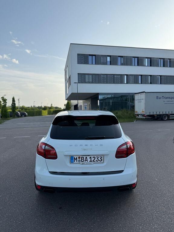 Gebraucht Porsche Cayenne 245 PS (180 kW) 2012 Weiß SUV