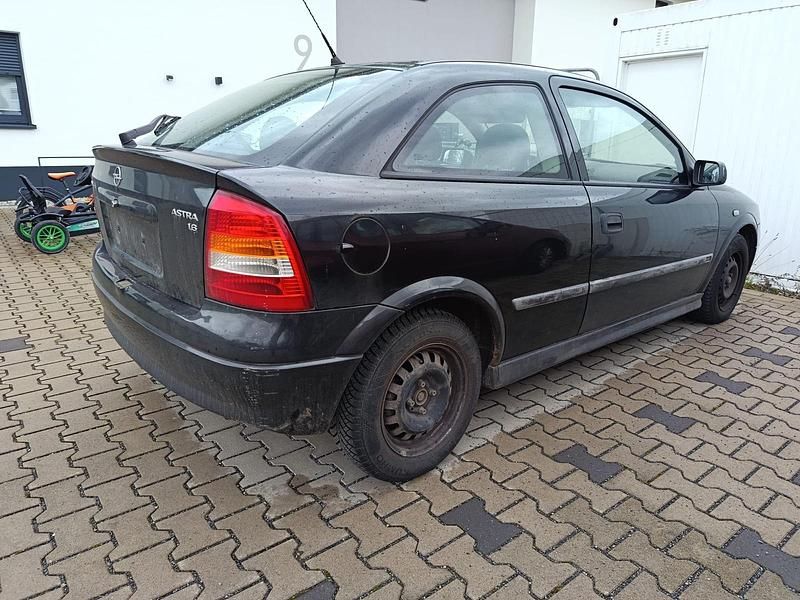 Gebraucht Opel Astra 84 PS (61 kW) 2001 Schwarz Kleinwagen