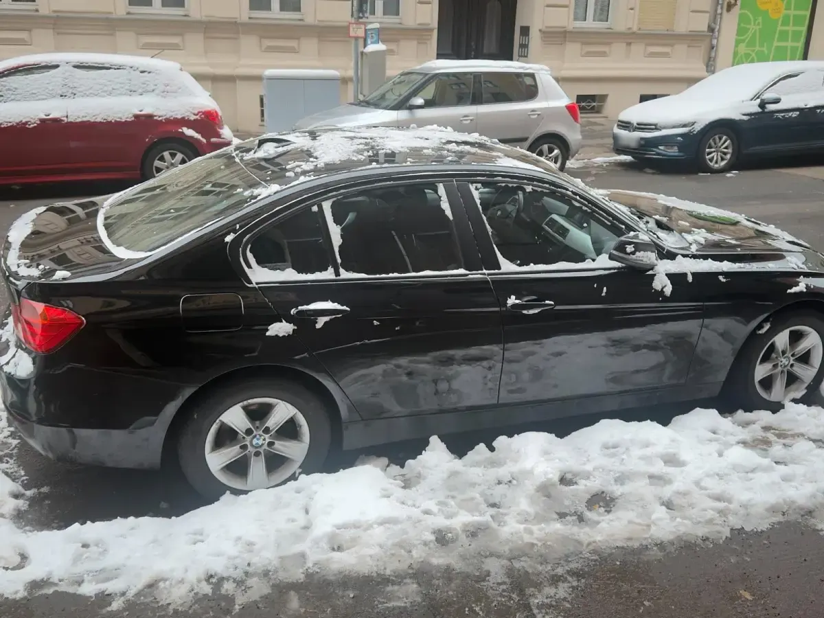 Gebraucht BMW 318 150 PS (110 kW) 2014 Schwarz Limousine