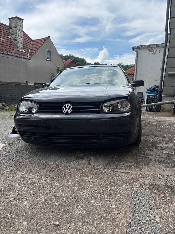 Schwarz Gebraucht 2002 VW Golf IV Basis Limousine | 2.500 € (Etwas zu teuer) - Bild 1/4