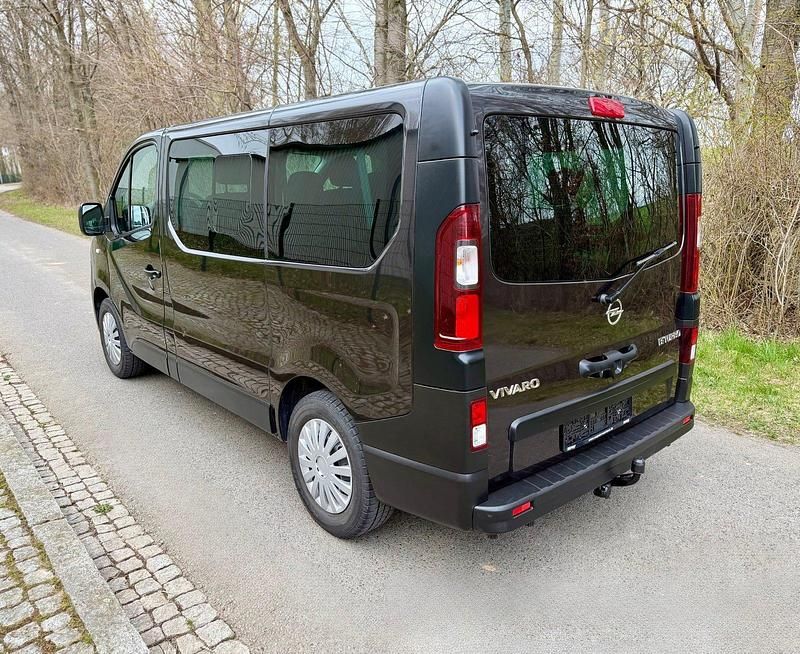 Gebraucht Opel Vivaro 125 PS (91 kW) 2016 Schwarz Van / Kleinbus