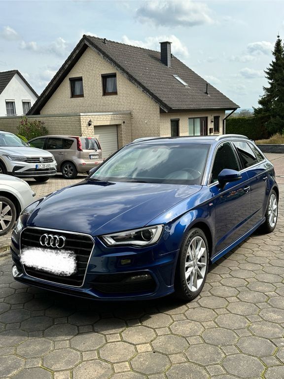 Blau Gebraucht 2015 Audi A3 Sportback S-Line Limousine | 15.100 € (Fairer Preis) - Bild 1/4