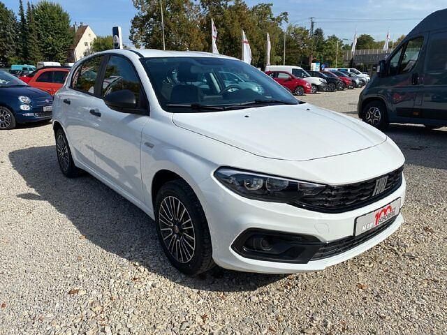 Gebraucht Fiat Tipo Basis 131 PS (96 kW) 2024 Gelato weiß Limousine