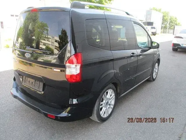 Gebraucht Ford Tourneo Courier Titanium 101 PS (74 kW) 2014 Schwarz Van / Kleinbus