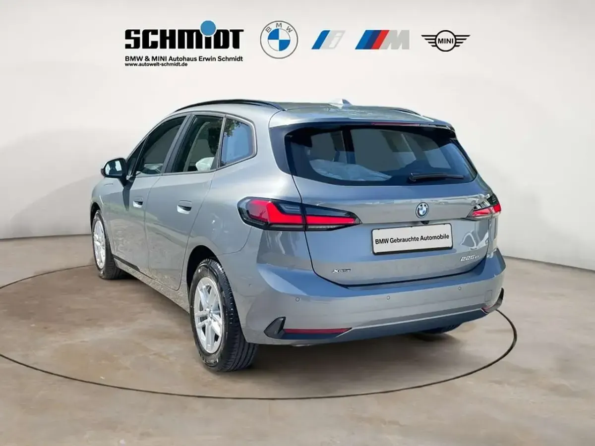 Gebraucht BMW 225 Active Tourer 245 PS (180 kW) 2024 Skyscraper grau metallic Van / Kleinbus