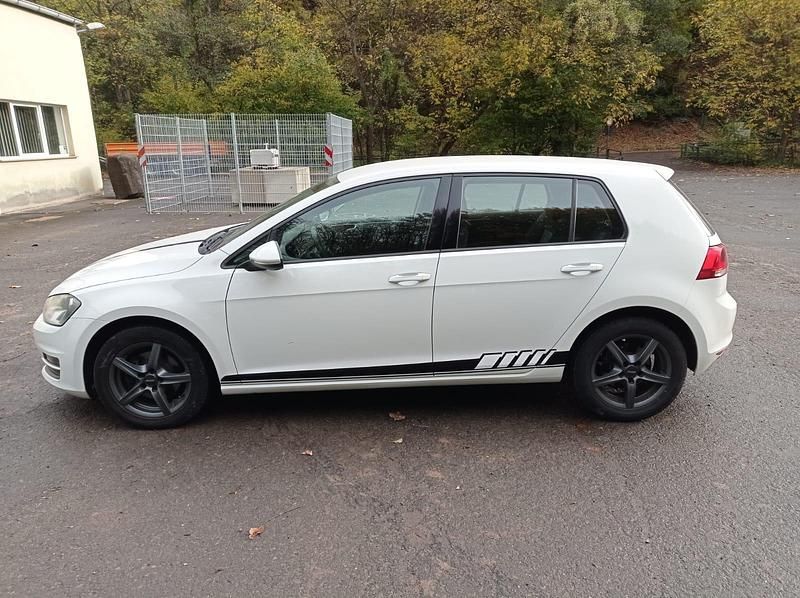 Gebraucht VW Golf VII 102 PS (75 kW) 2013 Weiß Kleinwagen