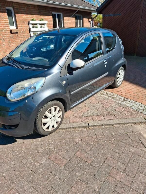 Grau Gebraucht 2010 Citroën C1 Kleinwagen | 1.800 € (Fairer Preis) - Bild 1/4