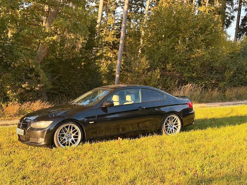 Gebraucht BMW 325 218 PS (160 kW) 2009 Schwarz Coupé