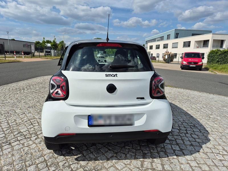 Weiß Gebraucht 2015 Smart ForFour Prime Kleinwagen | 6.700 € (Teuer) - Bild 1/4
