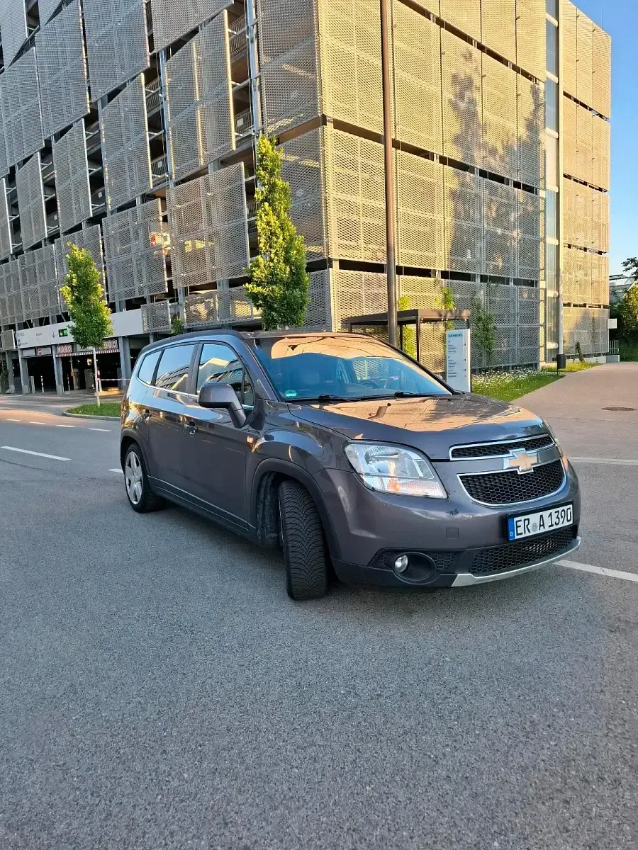 Gebraucht Chevrolet Orlando 163 PS (119 kW) 2013 Grau Van / Kleinbus