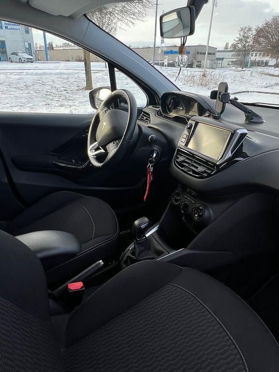 Gebraucht Peugeot 208 Active 82 PS (60 kW) 2018 Schwarz Kleinwagen