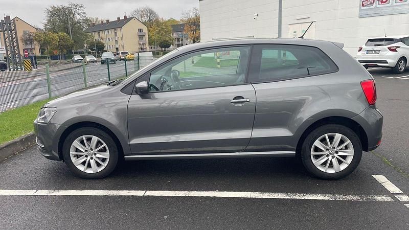 Grau Gebraucht 2016 VW Polo Comfortline Kleinwagen | 7.100 € (Fairer Preis) - Bild 1/4