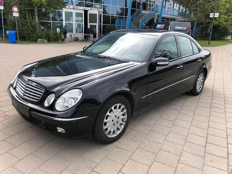Schwarz Gebraucht 2002 Mercedes E240 Elegance Limousine | 4.900 € (Guter Preis) - Bild 1/4