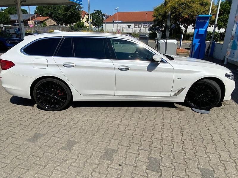 Weiß Gebraucht 2018 BMW 540 Kombi | 33.900 € (Fairer Preis) - Bild 1/4
