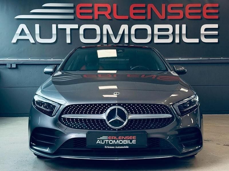 Grau Gebraucht 2021 Mercedes A180 AMG Limousine | 26.490 € (Fairer Preis) - Bild 1/4