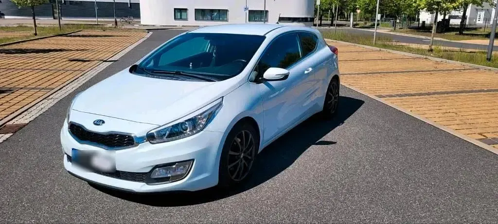Używany Kia ProCeed 128 KM (94 kW) 2013 Biały Hatchback