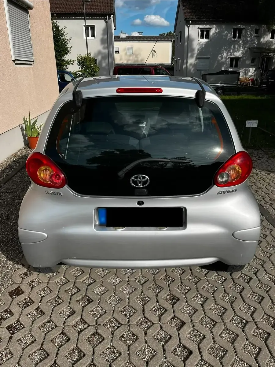 Gebraucht Toyota Aygo 68 PS (50 kW) 2008 Silber Kleinwagen
