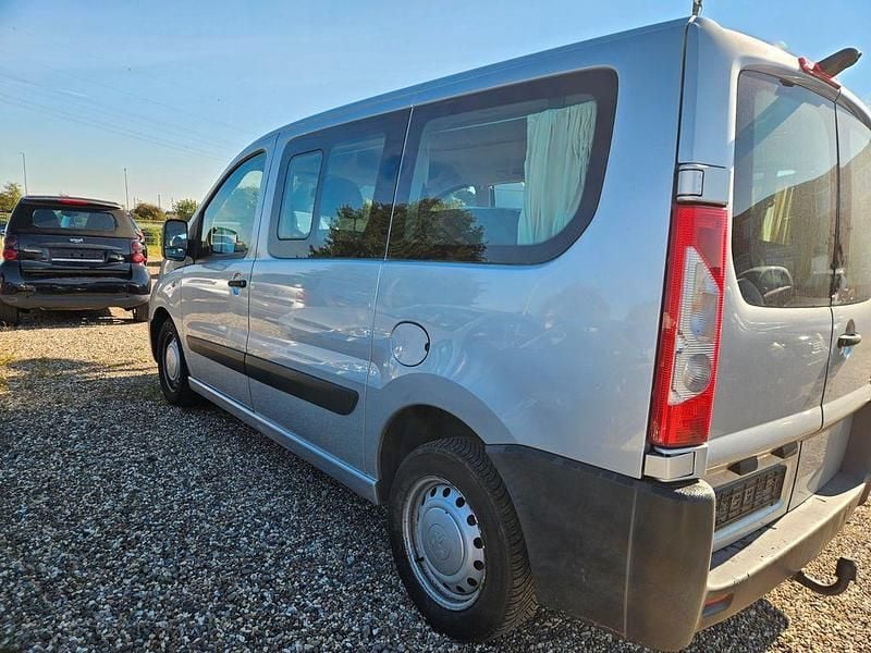 Grau Gebraucht 2007 Peugeot Expert Van | 5.380 € (Etwas zu teuer) - Bild 1/4