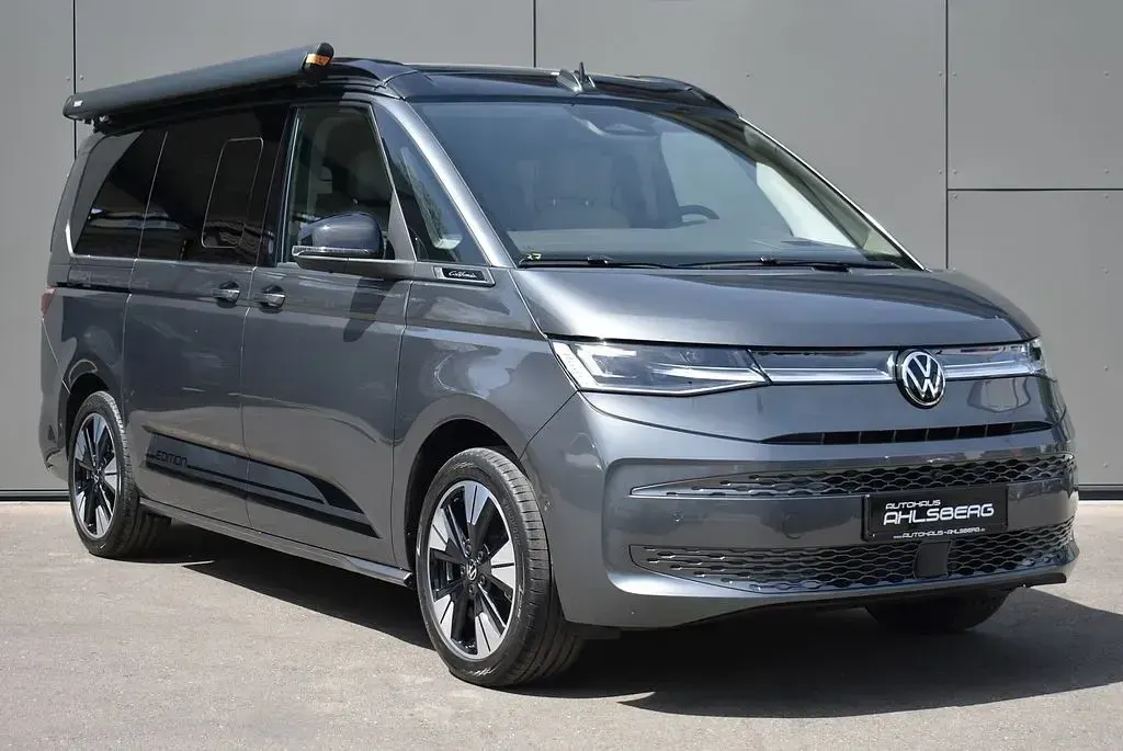 Neu VW California Beach 150 PS (110 kW) 2026 Grau Van