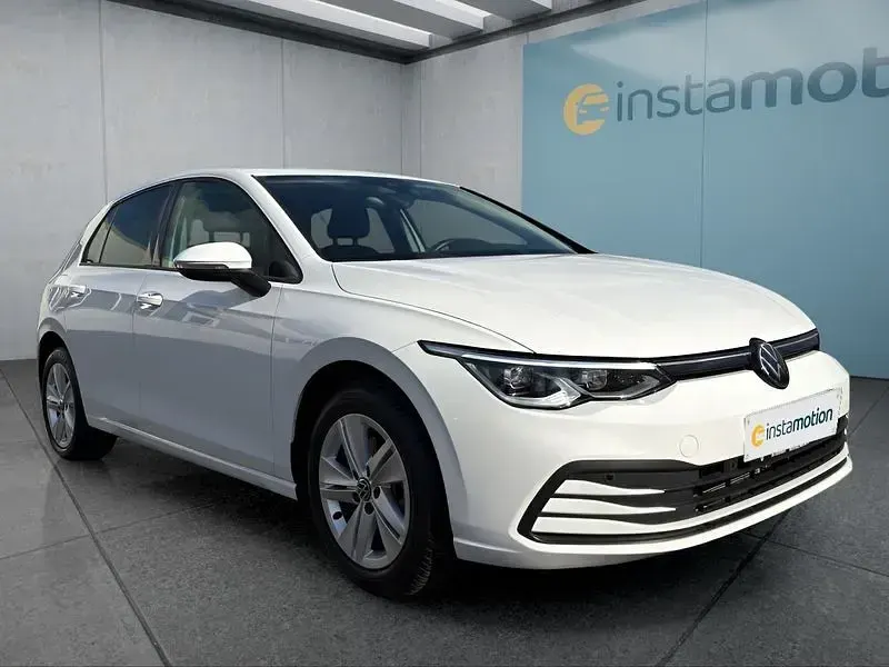 Gebraucht VW Golf VIII 131 PS (96 kW) 2023 Weiß Kleinwagen