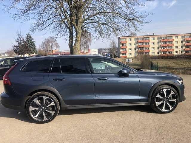 Gebraucht Volvo V60 CC 184 PS (135 kW) 2024 Kombi