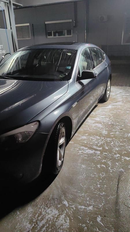 Grau Gebraucht 2012 BMW 530 Limousine | 6.450 € (Superpreis) - Bild 1/4