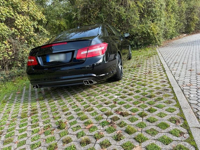 Gebraucht Mercedes E350 265 PS (194 kW) 2011 Schwarz Coupé