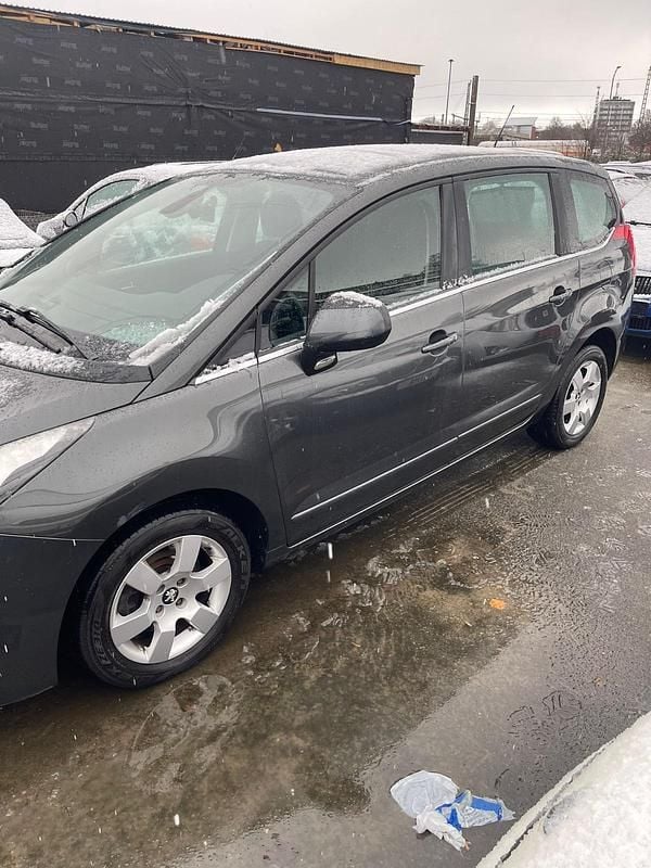 Gebraucht Peugeot 5008 150 PS (110 kW) 2014 Grau Van / Kleinbus