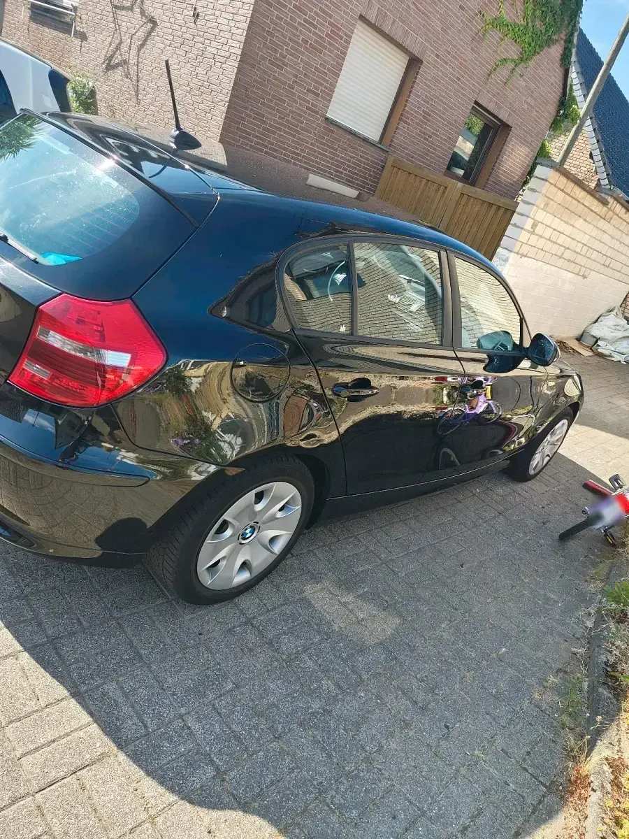 Gebraucht BMW 118 143 PS (105 kW) 2010 Schwarz Kleinwagen