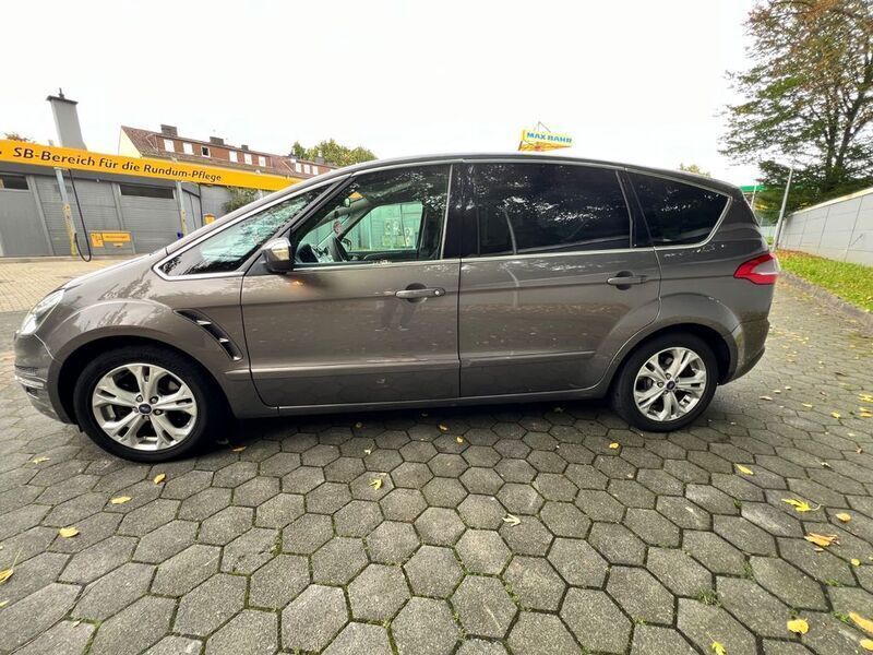 Grau Gebraucht 2012 Ford S-MAX Titanium Van / Kleinbus | 7.000 € (Guter Preis) - Bild 1/4