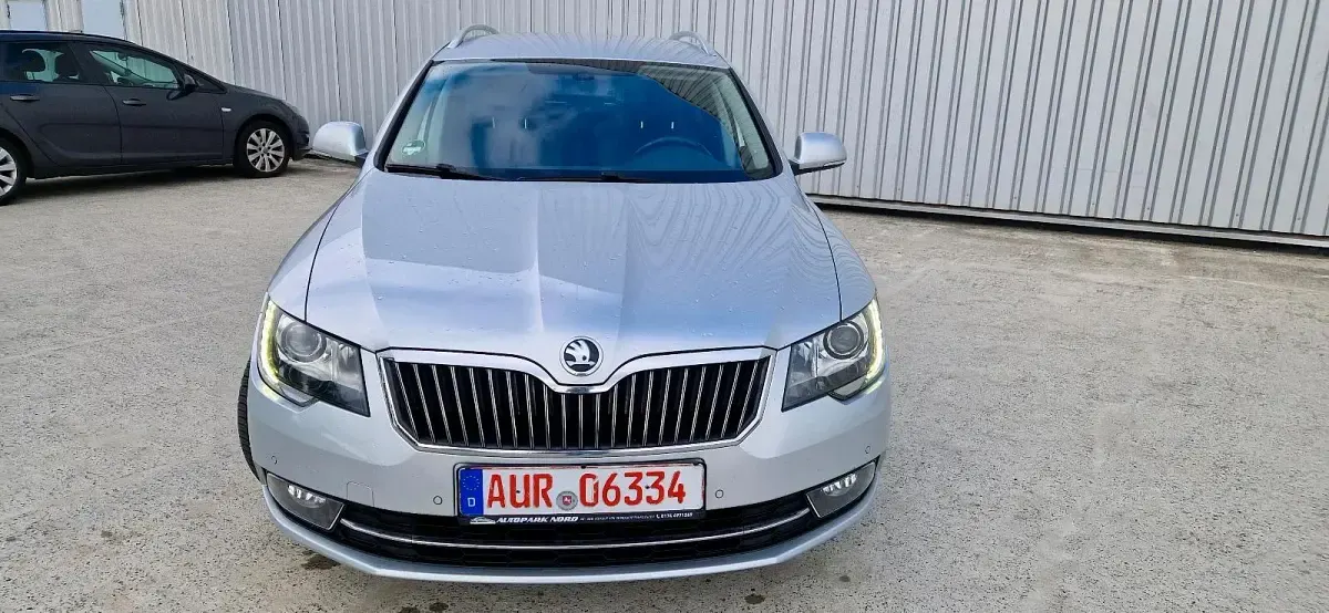 Gebraucht Skoda Superb 140 PS (102 kW) 2014 Silber Kombi