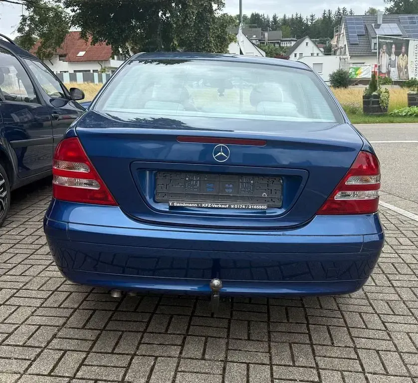 Gebraucht Mercedes C180 143 PS (105 kW) 2003 Blau Limousine