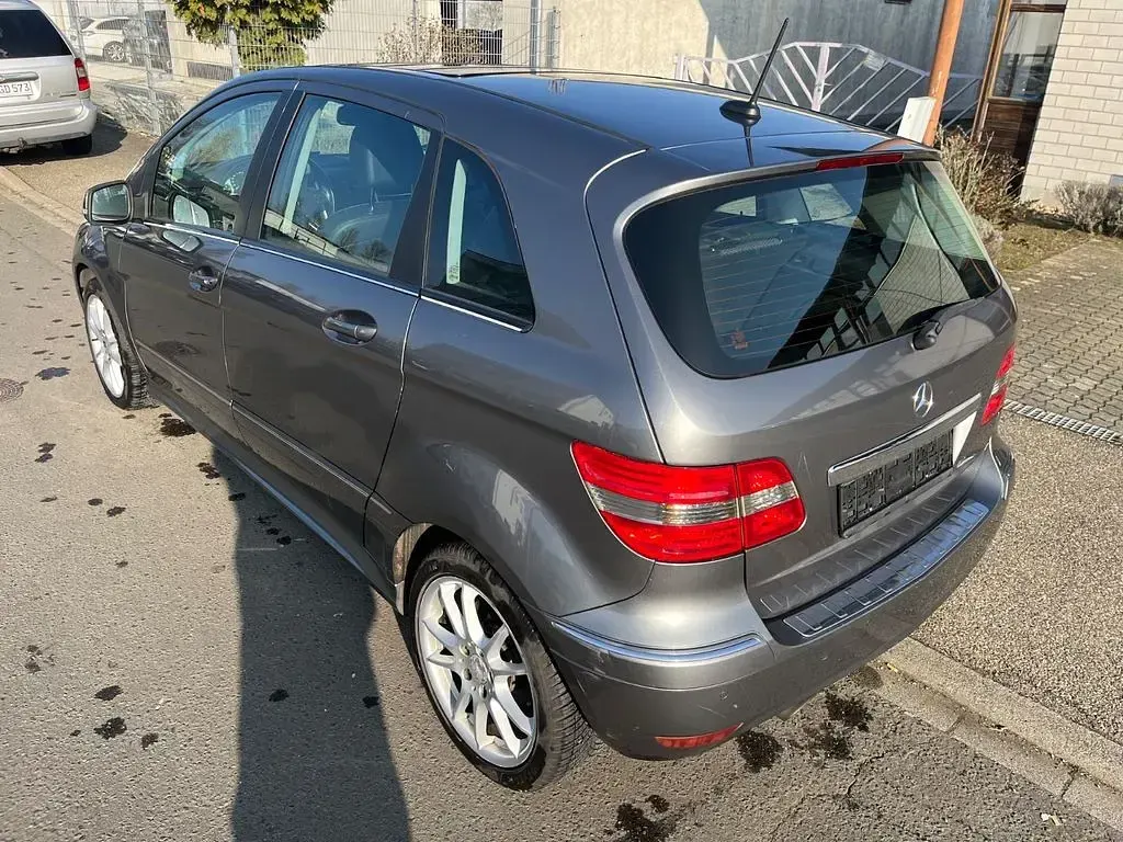 Gebraucht Mercedes B200 136 PS (100 kW) 2009 Grau Van / Kleinbus