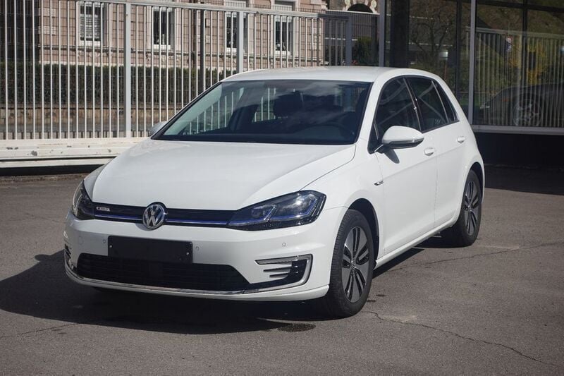 Gebraucht VW e-Golf 100 kW (136 PS) 2020 Pure white Kleinwagen