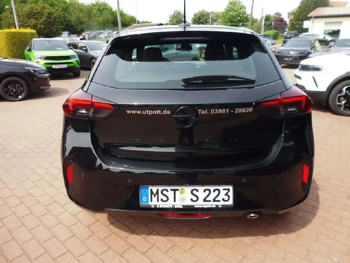 Gebraucht Opel Corsa 101 PS (74 kW) 2024 Lackierung schwarz perla nera/typ aussen (metallic) Kleinwagen