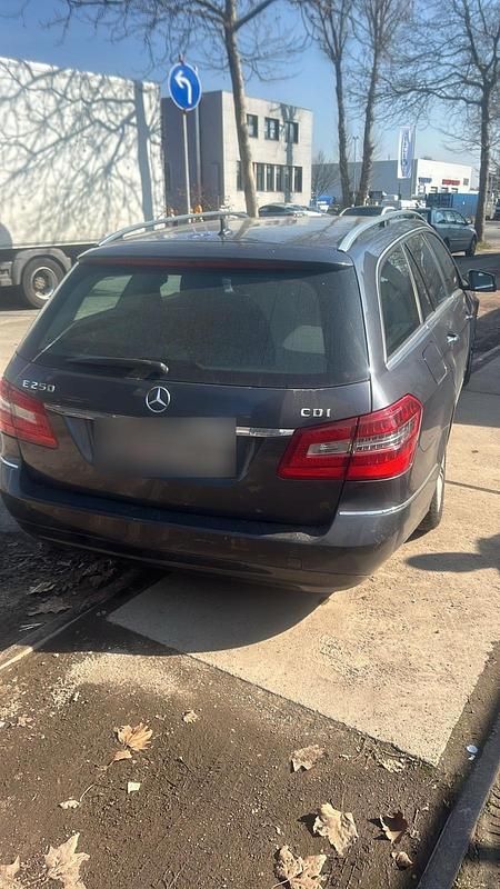 Gebraucht Mercedes E250 Avantgarde 204 PS (150 kW) 2009 Grau Kombi