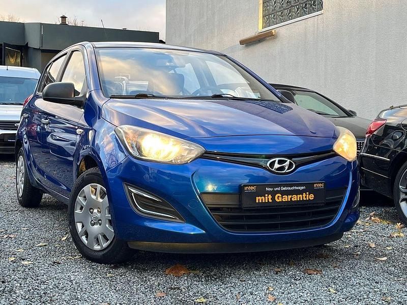 Blau Gebraucht 2013 Hyundai i20 Edition Limousine | 5.490 € (Etwas zu teuer) - Bild 1/4