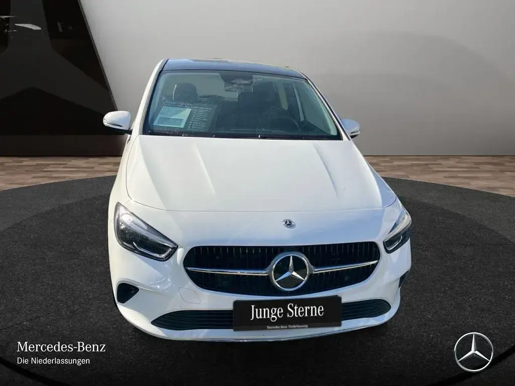 Gebraucht Mercedes B200 Advanced 163 PS (119 kW) 2025 Weiß Van / Kleinbus